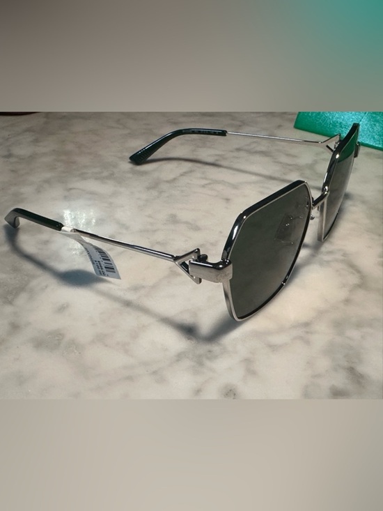 Bottega Veneta New Classic Geometric Sunglasses Green & Silver BV1224S Unisex main image 13